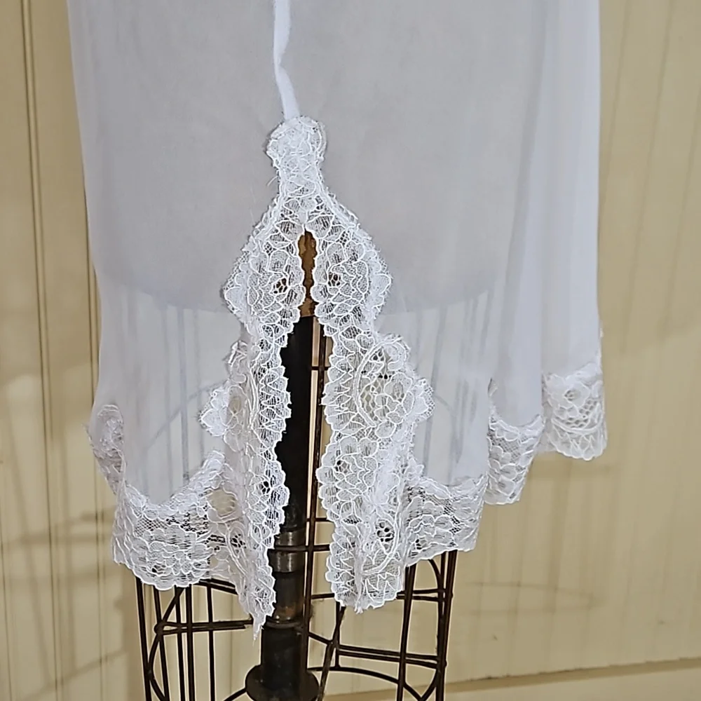 VICTORIA'S SECRET sheer, lacy chemise size Medium